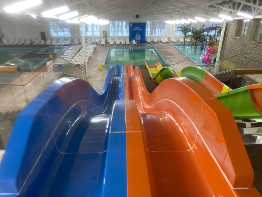 Toboganes acuáticos de encargo del equipo del parque del agua de la fibra de vidrio/toboganes acuáticos de la aventura para el parque temático