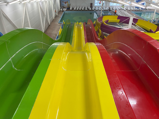 Toboganes acuáticos de encargo del equipo del parque del agua de la fibra de vidrio/toboganes acuáticos de la aventura para el parque temático