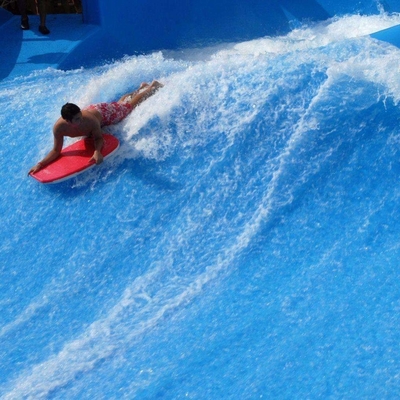 Paseo del agua de Flowrider del juego de la aguamarina para el tobogán acuático de la fibra de vidrio del deporte que practica surf que anda en monopatín