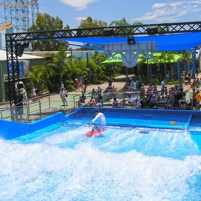 Dos atracciones nuevas del agua del paseo del agua de Flowrider de las personas que practica surf para aliviado