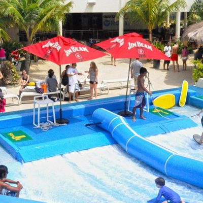 OEM Flowrider Simulador de surf con bomba de agua de 65kw y PVC fuerte suave para parques acuáticos 15.3m * 9.3m