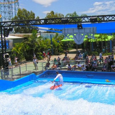 OEM Flowrider Simulador de surf con bomba de agua de 65kw y PVC fuerte suave para parques acuáticos 15.3m * 9.3m