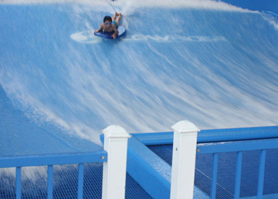 OEM Flowrider Simulador de surf con bomba de agua de 65kw y PVC fuerte suave para parques acuáticos 15.3m * 9.3m