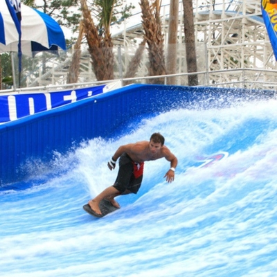 Paseo al aire libre del agua de Flowrider del juego de la aguamarina para el deporte que practica surf que anda en monopatín