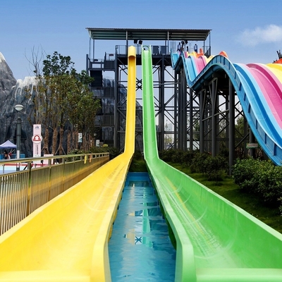 Los toboganes acuáticos de la fibra de vidrio del parque temático, balsa combinada aduana plástica del agua resbalan para el parque del agua