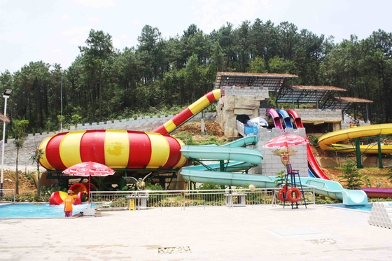 Cráter Van de la cena del tobogán acuático del cuenco del espacio del equipo del parque temático para 2 personas