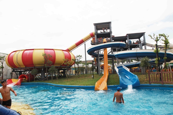 Riegue los toboganes acuáticos de la piscina de la fibra de vidrio del parque para el parque de atracciones