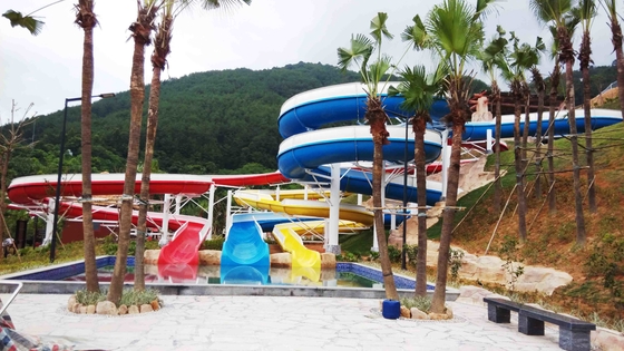 Fibra de vidrio de encargo al aire libre de los toboganes acuáticos, equipo popular del parque del agua para el adulto