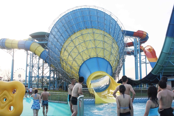 Los pequeños toboganes acuáticos de la fibra de vidrio para la interacción de la familia en niños riegan el patio para el parque del agua