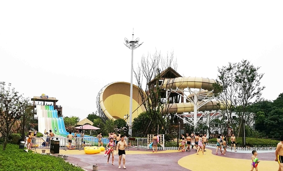Tobogán acuático comercial de la familia de la fibra de vidrio del tornado para el parque del agua, espacio de los 42*70m