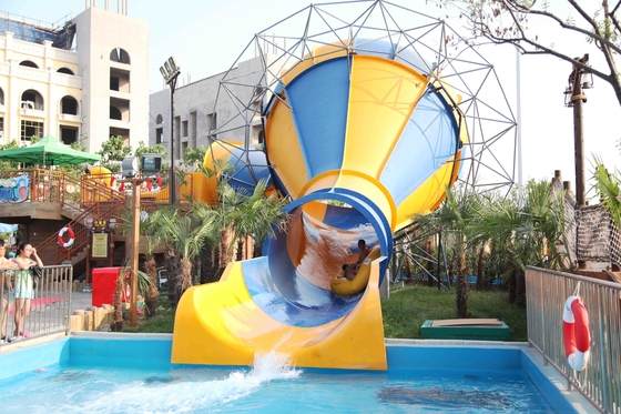 Diapositiva del juego interior del agua de Comercial pequeña/tobogán acuático del tornado del paseo 100m3/Hr del parque del agua pequeño