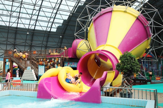 Diapositiva del juego interior del agua de Comercial pequeña/tobogán acuático del tornado del paseo 100m3/Hr del parque del agua pequeño
