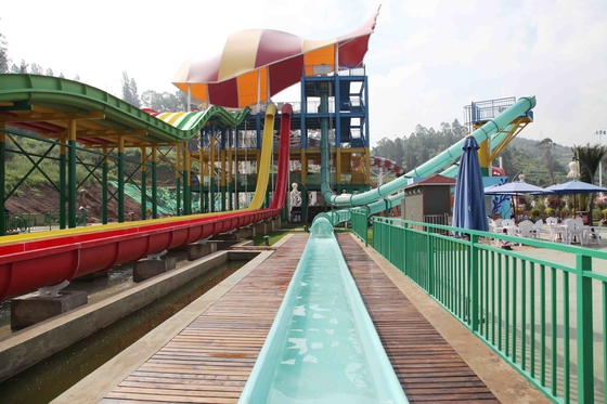 Toboganes acuáticos de la fibra de vidrio del parque de la aguamarina de la diapositiva de ExcitingLoopBody, altura el 16m de la plataforma
