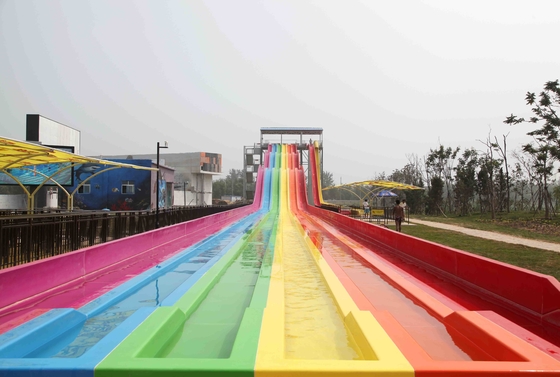 Toboganes acuáticos al aire libre comerciales de los toboganes acuáticos de encargo del arco iris FRP rojos/amarillo/verde