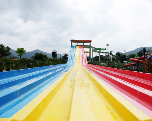 Colorido sobre los toboganes acuáticos de tierra de la fibra de vidrio, diapositiva de la piscina de la fibra de vidrio para el parque de atracciones