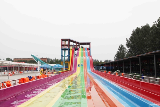 Los toboganes acuáticos de la fibra de vidrio del acero inoxidable con el color del arco iris para los niños/los adultos en agua parquean