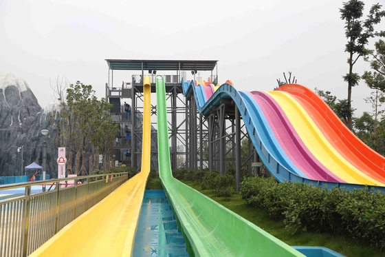 Tobogán acuático plástico adulto de alta velocidad del agua del parque de los toboganes acuáticos de encargo generales del arco iris
