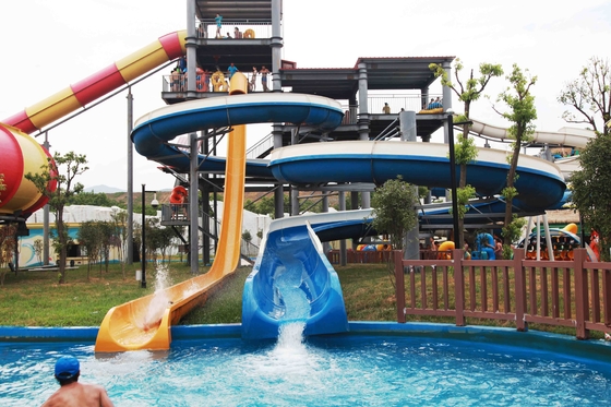 Toboganes acuáticos de encargo del agua del artículo general del parque de alta velocidad con capacidad de 120 jinetes/H