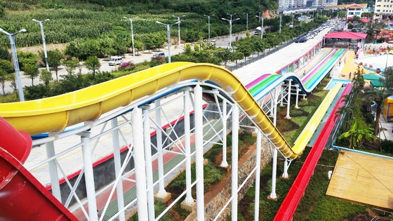 Tobogán acuático adulto de alta velocidad colorido con la construcción del parque de atracciones del agua