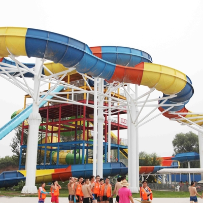 Toboganes acuáticos galvanizados de la fibra de vidrio del tubo del acero de carbono para el parque del agua de la diversión
