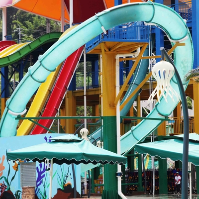 Toboganes acuáticos enormes de la fibra de vidrio del lazo de la aguamarina para el adulto, tipo fijo diapositiva para el parque de atracciones