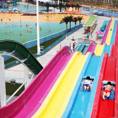 Paseos coloridos del parque del agua que compiten con, centros vacacionales con los parques del agua para la familia