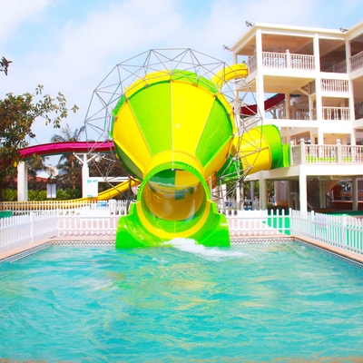 Diapositiva del juego interior del agua de Comercial pequeña/tobogán acuático del tornado del paseo 100m3/Hr del parque del agua pequeño