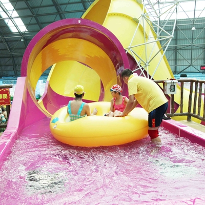 Tobogán acuático interior del mundo del agua de las personas del equipo 2 del parque de la aguamarina de la fibra de vidrio