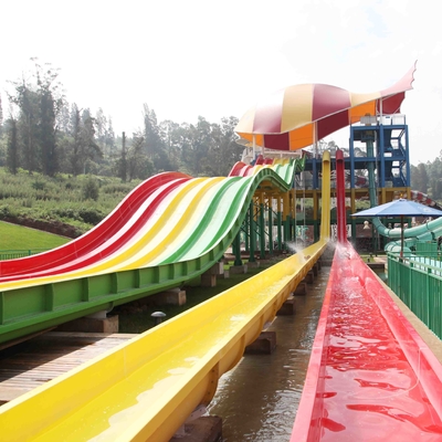 Toboganes acuáticos de encargo del agua del artículo general del parque, tobogán acuático plástico adulto de alta velocidad para el parque de la aguamarina