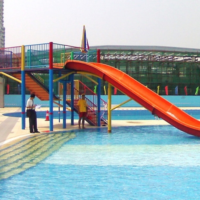 los toboganes acuáticos de los niños de la fibra de vidrio de la altura de los 2m, padre - diapositiva de la montaña del equipo del parque del agua del niño