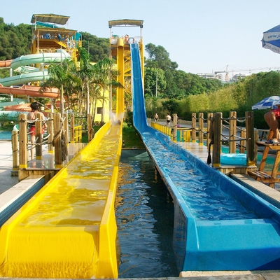 Toboganes acuáticos de encargo del agua del artículo general del parque, tobogán acuático plástico adulto de alta velocidad para el parque de la aguamarina