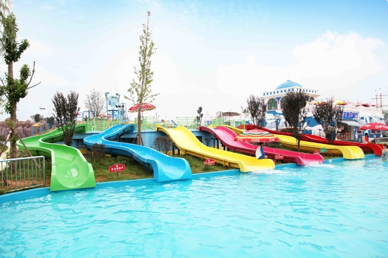 Los toboganes acuáticos de los niños atractivos, diapositiva de la piscina de la fibra de vidrio del equipo del juego de la aguamarina