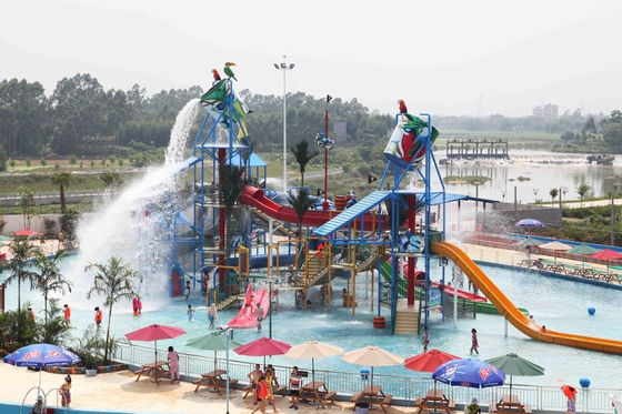 Patio durable de la aguamarina con las diapositivas de Waterpark y el cubo de agua divertido