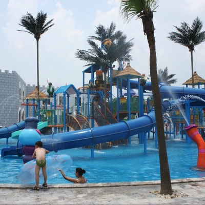 Plataforma del patio de la aguamarina de la casa del agua de Gaint con el tobogán acuático para la diversión de la familia