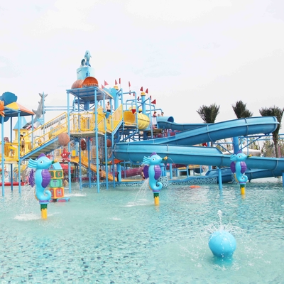 Plataforma del patio de la aguamarina de la casa del agua de Gaint con el tobogán acuático para la diversión de la familia