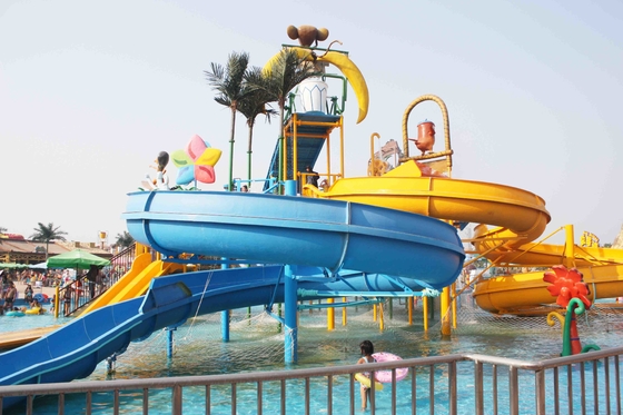 Tobogán acuático al aire libre de la fibra de vidrio de los juegos del parque del patio de la aguamarina del verano para el parque temático