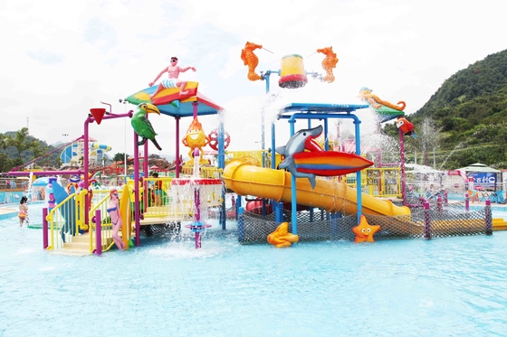 El patio del agua de los niños de la fibra de vidrio dentro del agua parquea con la bomba de agua/el tobogán acuático modificado para requisitos particulares