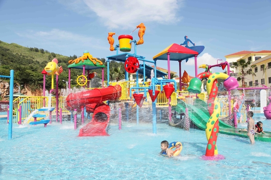 El patio del agua de los niños de la fibra de vidrio dentro del agua parquea con la bomba de agua/el tobogán acuático modificado para requisitos particulares