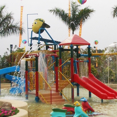 Estructuras del patio de la casa del agua de los niños con el tobogán acuático, red de la subida, espray de agua