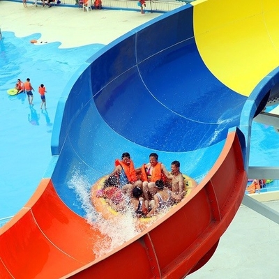 Familia que transporta la persona/el tiempo de la diapositiva en balsa 6 de Waterpark de la fibra de vidrio del parque de la aguamarina
