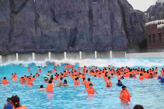 Máquina al aire libre de la onda de la piscina de la onda del parque del agua de la fibra de vidrio para Family Entertainment