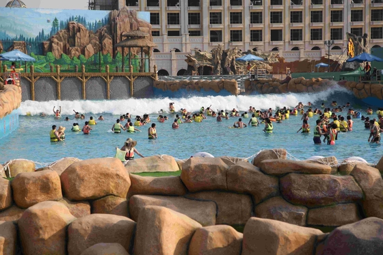 Ola de Tsunami Parque acuático personalizado Máquina de olas para la diversión familiar en el parque acuático 3 metros