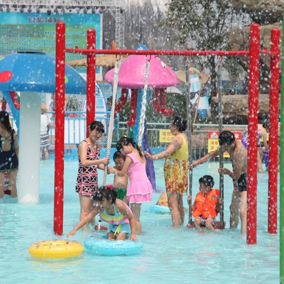 Equipo del parque del espray de agua con la máquina del bombeo de agua en waterparks de la diversión