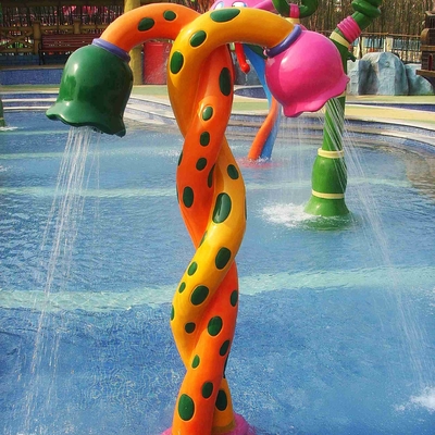 El equipo colorido del agua del espray de la fibra de vidrio para los niños/los niños modificó productos para requisitos particulares