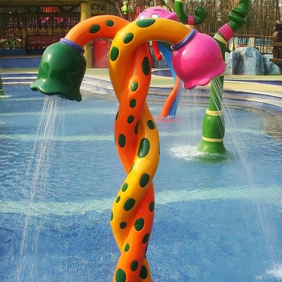 Equipo del parque del espray de agua con la máquina del bombeo de agua en waterparks de la diversión
