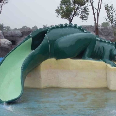 La pequeña piscina de agua de la fibra de vidrio resbala para los niños, diapositiva del cocodrilo del equipo del parque del agua