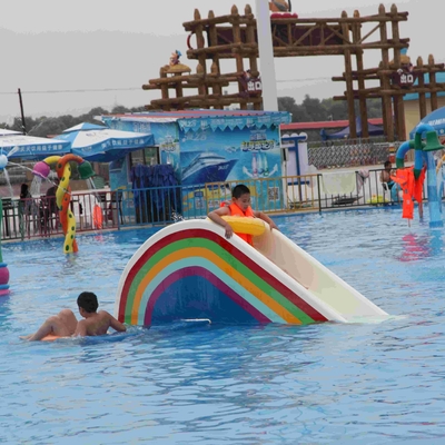 Diapositiva de la piscina de agua de la fibra de vidrio en el patio medio del agua (XPH-001)