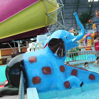 La piscina de agua al aire libre resbala para los niños, modelo del pequeño elefante