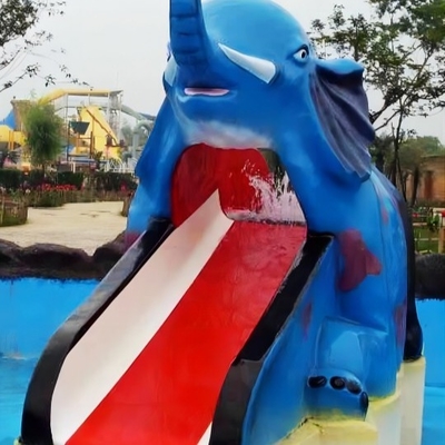 La piscina de agua al aire libre resbala para los niños, modelo del pequeño elefante