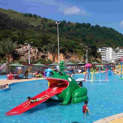 Diapositivas de la piscina de agua de la forma de la rana, diapositiva de la fibra de vidrio del parque de la aguamarina pequeña para los niños